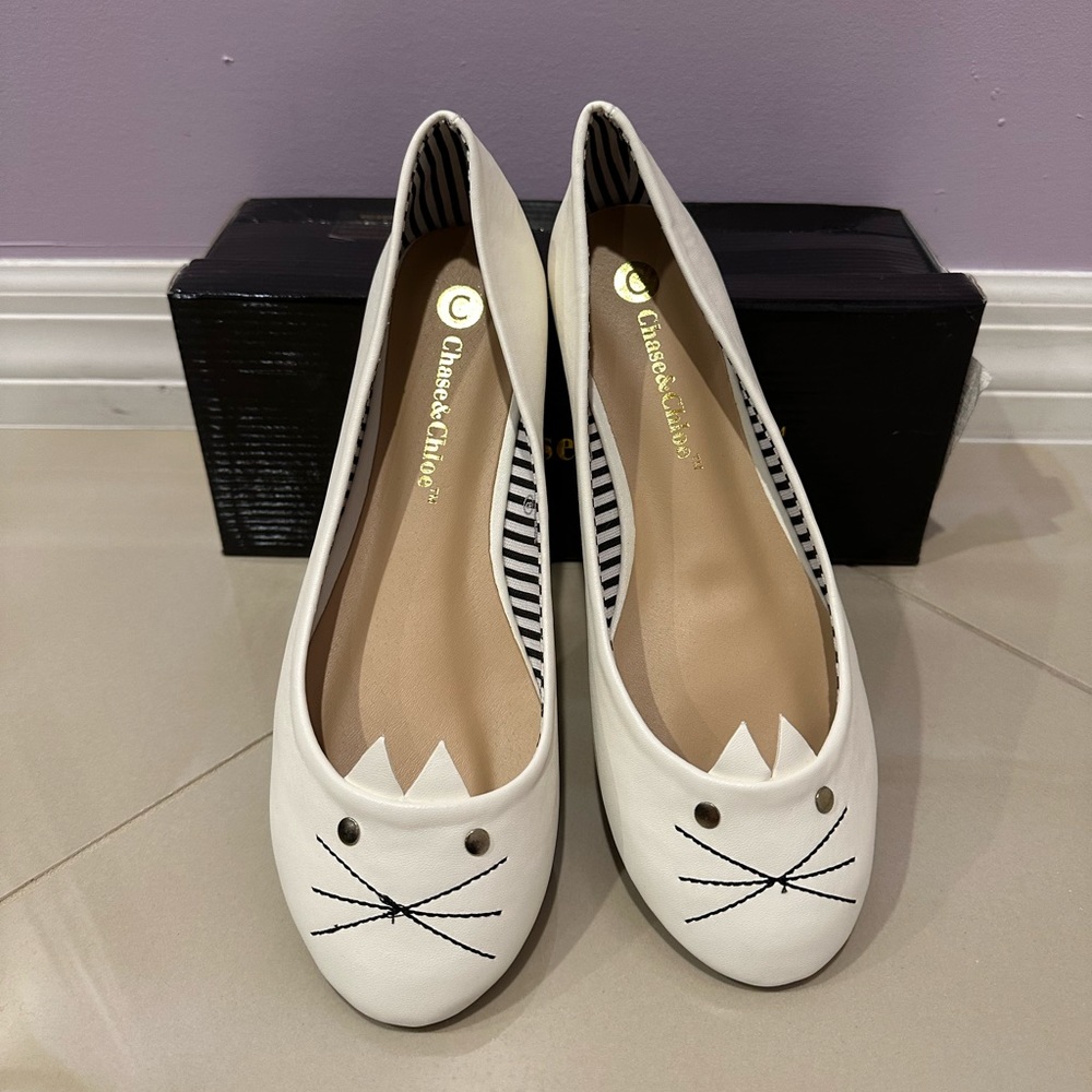 NIB Chase and Chloe ‘Kitty’ White Flats